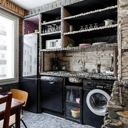 Black Chapel Apartment *